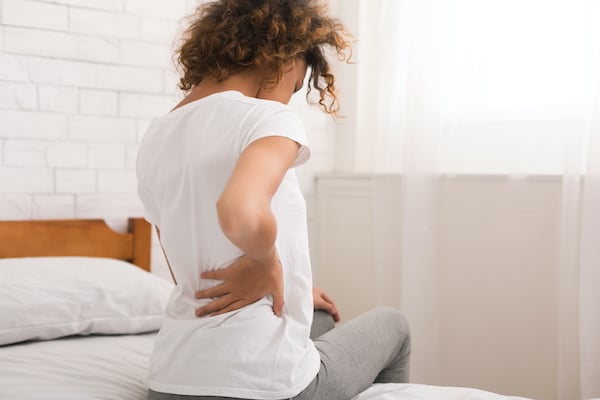 Rückenschmerzen nach dem Schlafen - Ursachen, Tipps und Hilfe