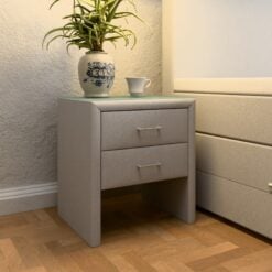 YAK Nachttisch Raum1